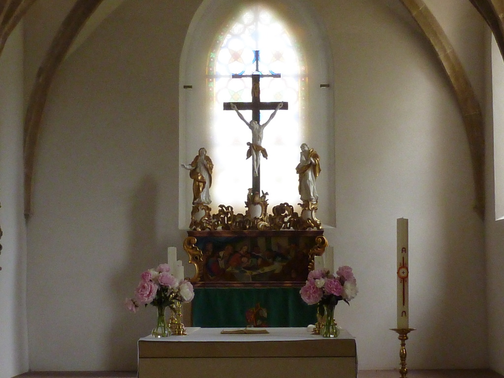 Figurengruppe des Altars mit Predella