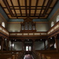 Kirchenraum mit Orgel und Empore